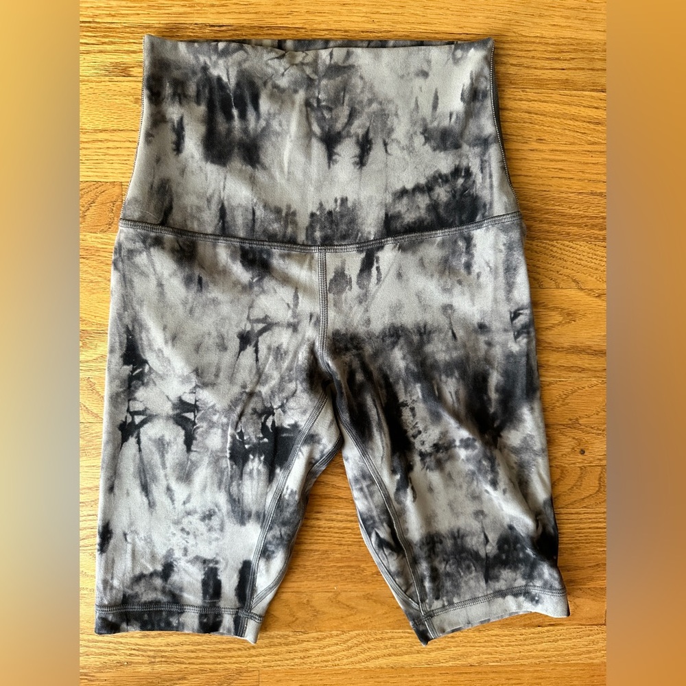 Lululemon Align 10” biker shorts tie-dye Size 4 Excellent!